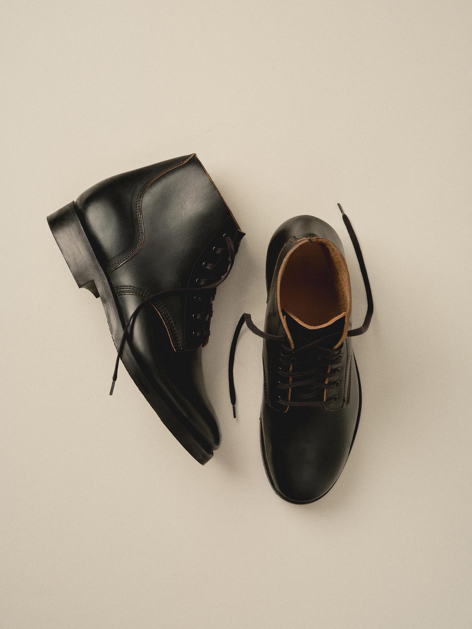 Alternative view of Black Chromexcel Boondocker Boot